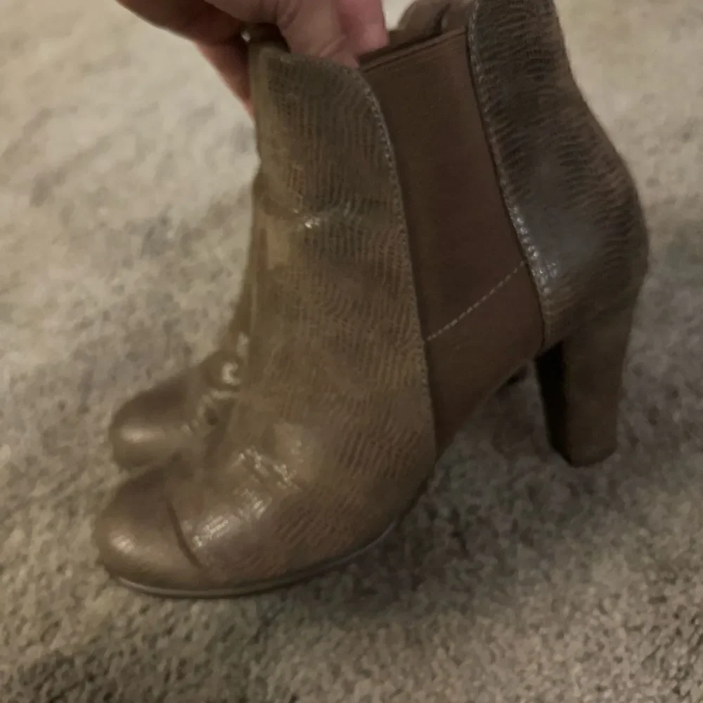 A2 by Aerosoles Snakeskin Print Boots Women's Size 7 1/2 Tan Brown